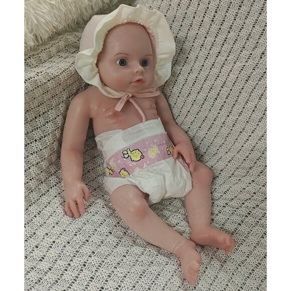 45cm Open Eyes Reborn Baby Girl Doll 5.61lbs Silicone Dolls Can Drink Water&Pee - Picture 15 of 16
